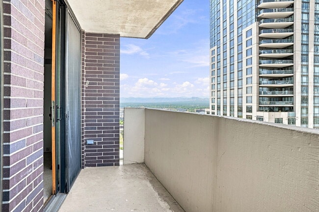 Building Photo - $1,395.95 - 1 Bed, 1 Bath Condo in Downtown Denver with Central AC, and Building amenities. Unit #34D