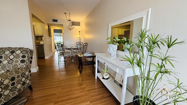 Building Photo - 2102 Lake Osborne Dr Unit 17 Rental