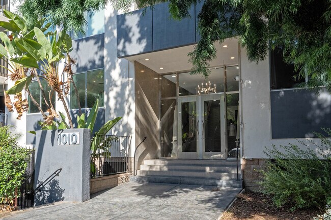 Photo - 1010 N Kings Rd Unit 202