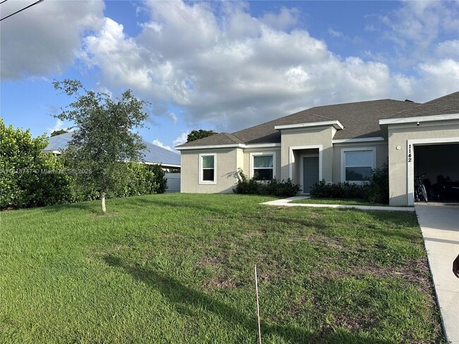 Photo - 1142 SW Edinburgh Dr