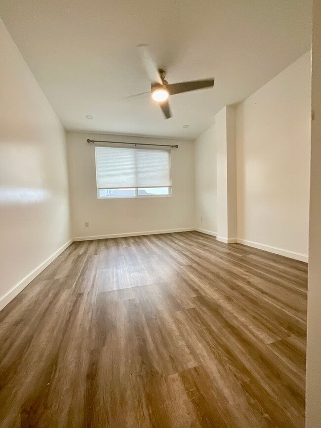 Photo - Spacious Duplex--5Beds, 2Baths  Ground Floor Unit