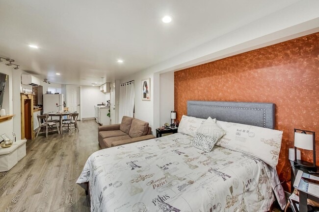 Photo - 1039 N Lawndale Ave Unidad GR