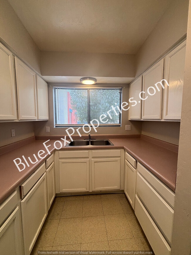 Photo - 110 W Delano St