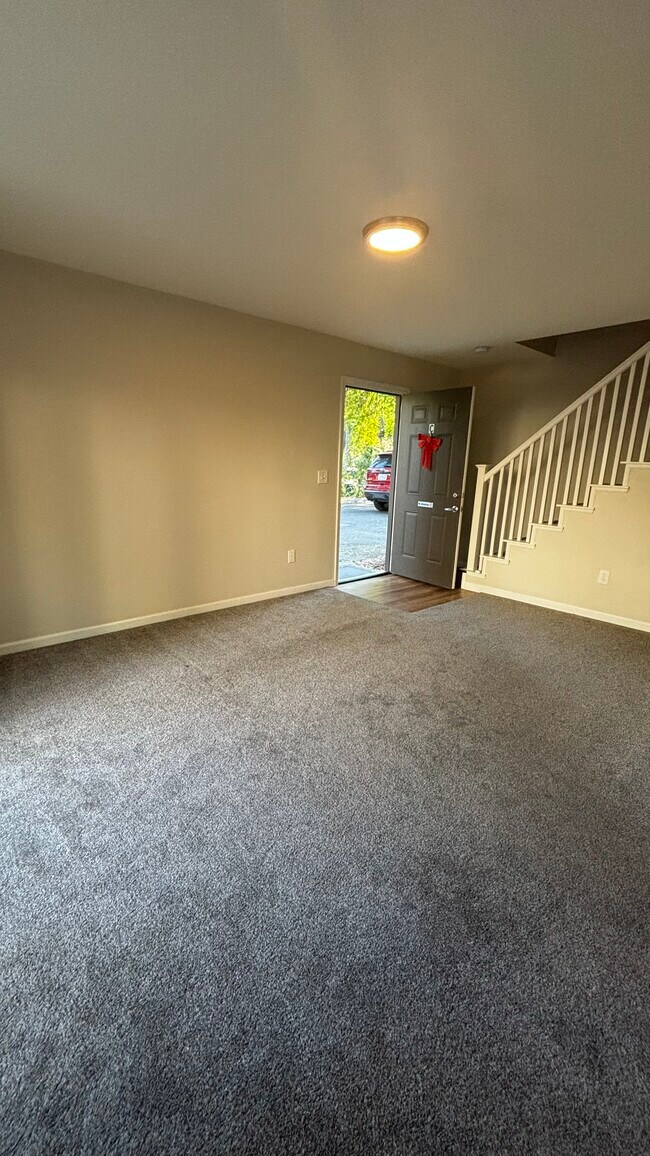 Photo - 1352 Drake Dr Unit D