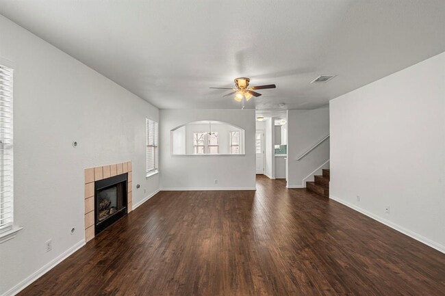 Photo - 210 Summerside Ave