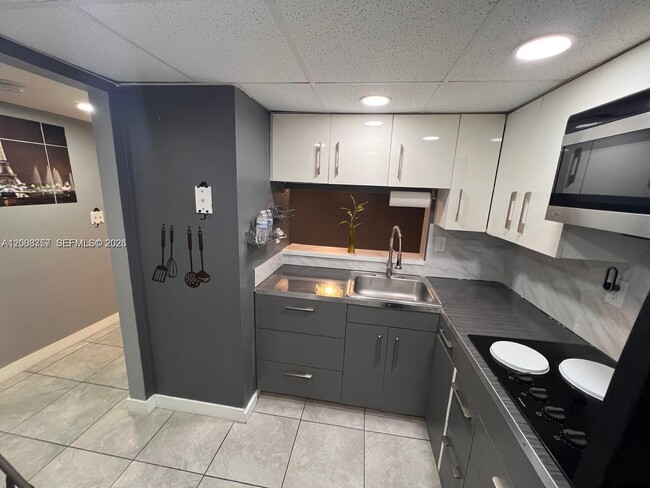 Building Photo - 488 NW 165th St Unit B-610