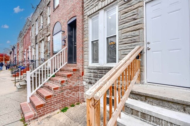 Photo - 1153 Sargeant St