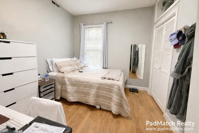 Photo - 195 W 3rd St