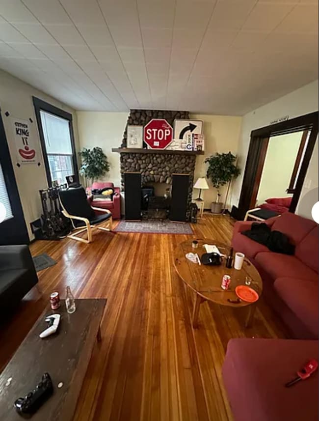 Photo - 4 Bedroom House Available Next to UC Campus