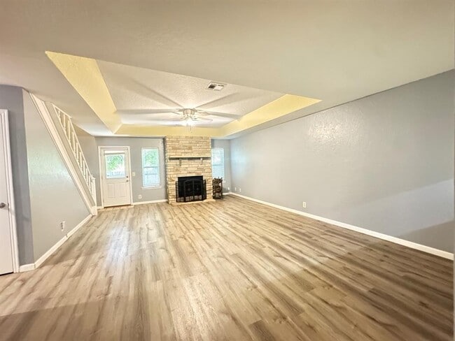 Photo - 905 Rambling Oaks Dr