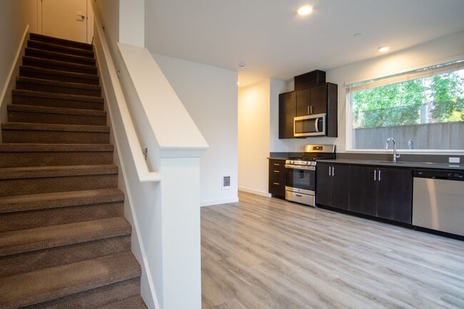 Photo - APPS ARE ON US! Rare 3 Bed, 2 Bath Townhou... Unit 45-04