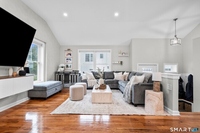 65 Sterling St