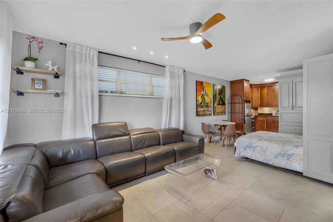 Photo - 2445 Lake Pancoast Dr Unidad 4