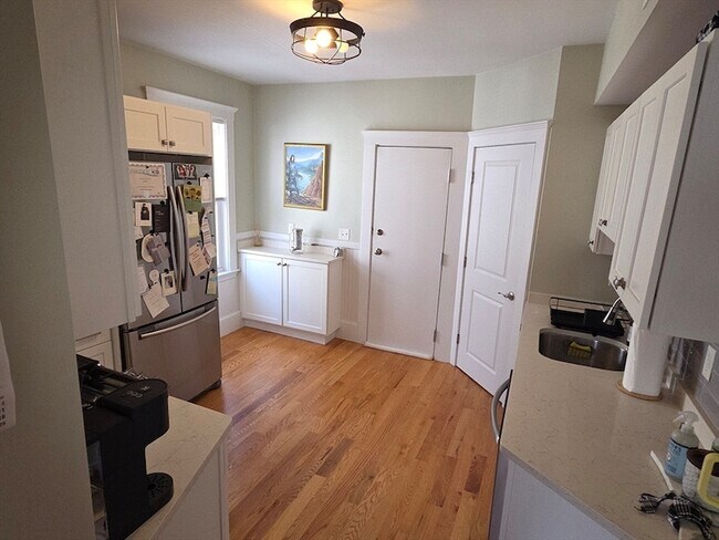 Photo - 40 King St Unit 3