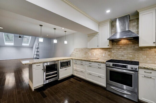 Photo - 2923 Bissonnet St