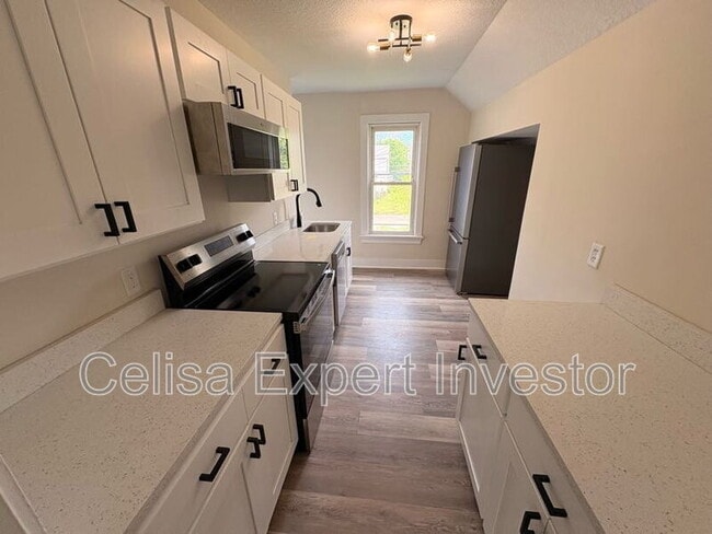 Photo - 807 Edgewater Ave