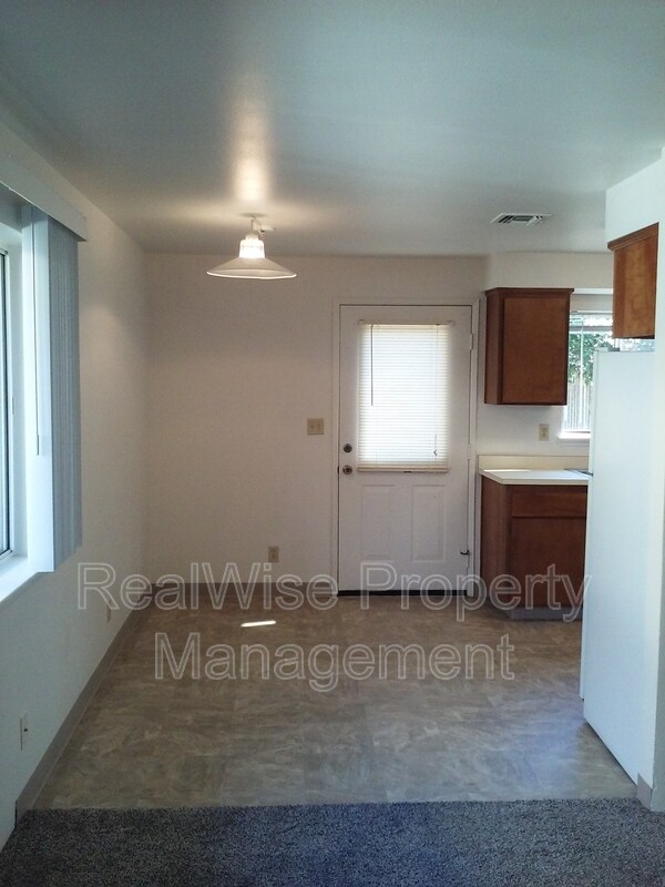 Photo - 2152 NW N Hill Dr Unidad A