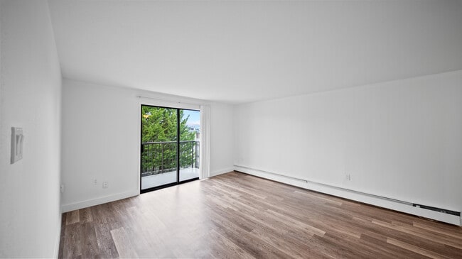 Photo - 837 Ellery Street, Esquimalt, BC