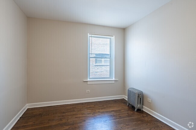 2BR, 1BA - 965SF - Bedroom