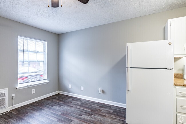 1BR, 1BA - 444SF - Dining Room - Cove at Center Point