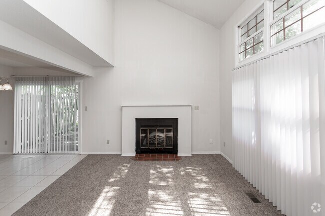 2BR, 1.5BA - 950 SF