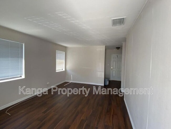 Photo - 816 W 4th St