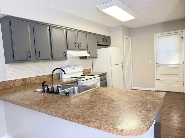 Photo - 3696 Morton St Unidad 3696 Morton Street Apt 2