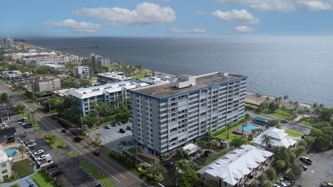 Building Photo - 800 SE 20th Ave Unit 811