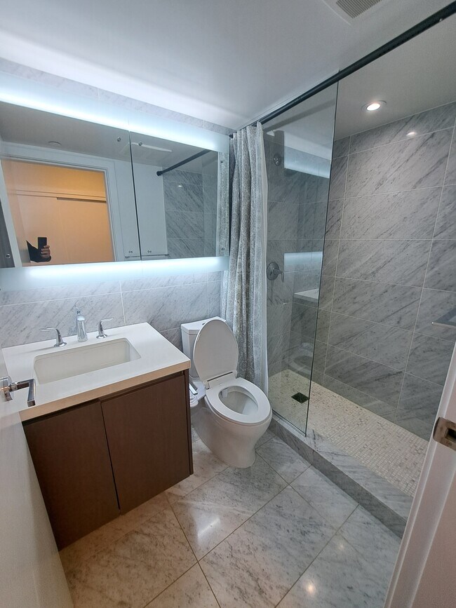 Photo - 13750-13100 100 Ave