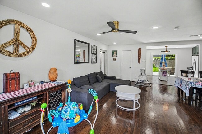 Photo - 5226 Pomander Rd