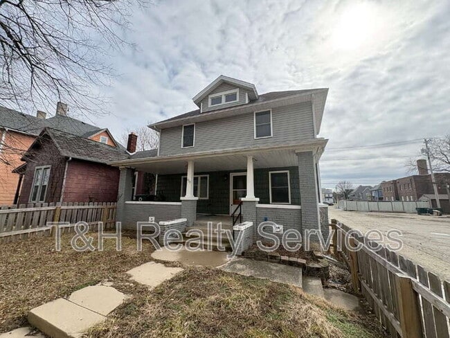 Building Photo - 409 W Washington St