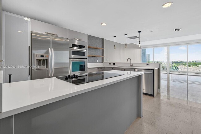 2950 NE 188th St Unit 406