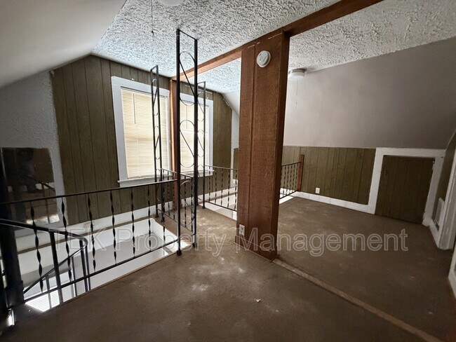 Photo - 355 Broadway