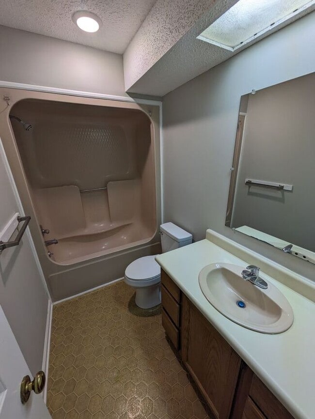 Photo - 1BD/1BA Apartment in The Elms Unit 06