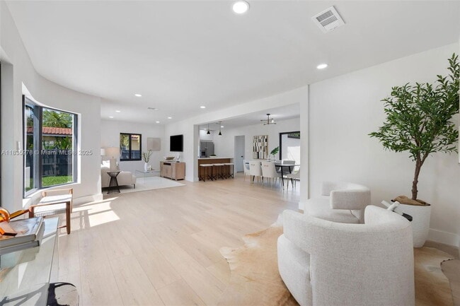 Photo - 185 NE 106th St