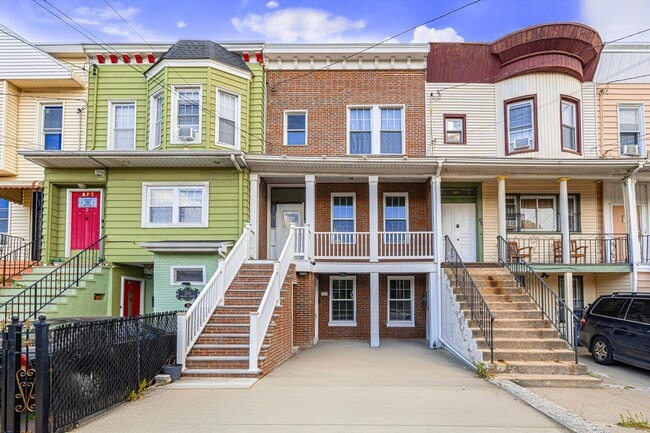 Building Photo - 382 Webster Ave Unit 1 Rental