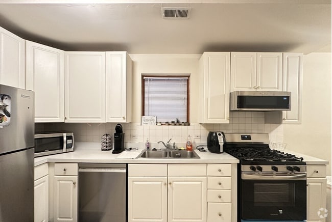 Building Photo - 920 N Paulina St Unit 1 Rental