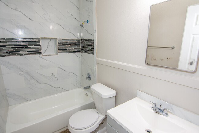 Photo - 1667 Northwood St Unit 1667