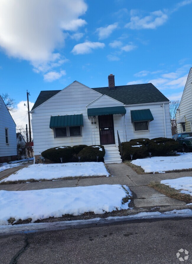 Building Photo - 19331 Justine St Rental