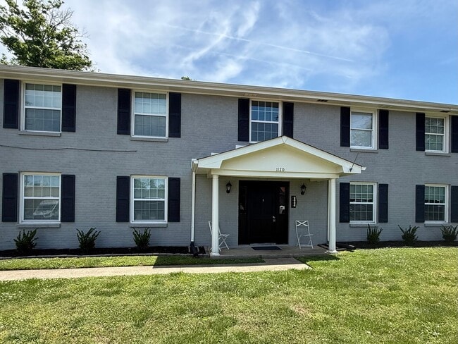 Building Photo - 1120 N Maple St