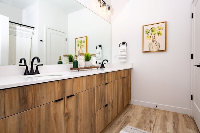 Towns - Bathroom (cute) - Towns at Rivers Edge