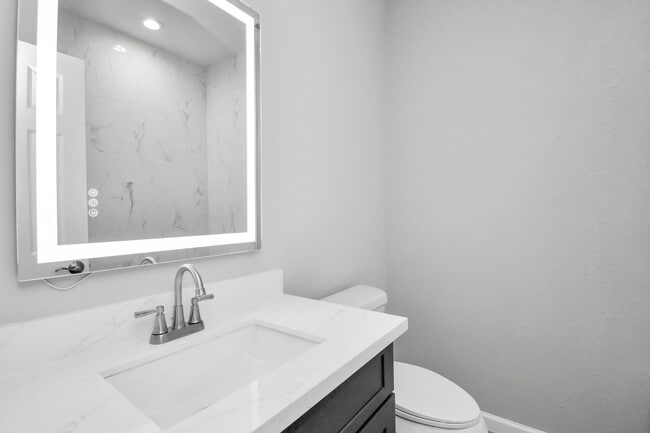 Photo - 5941 Southlea St