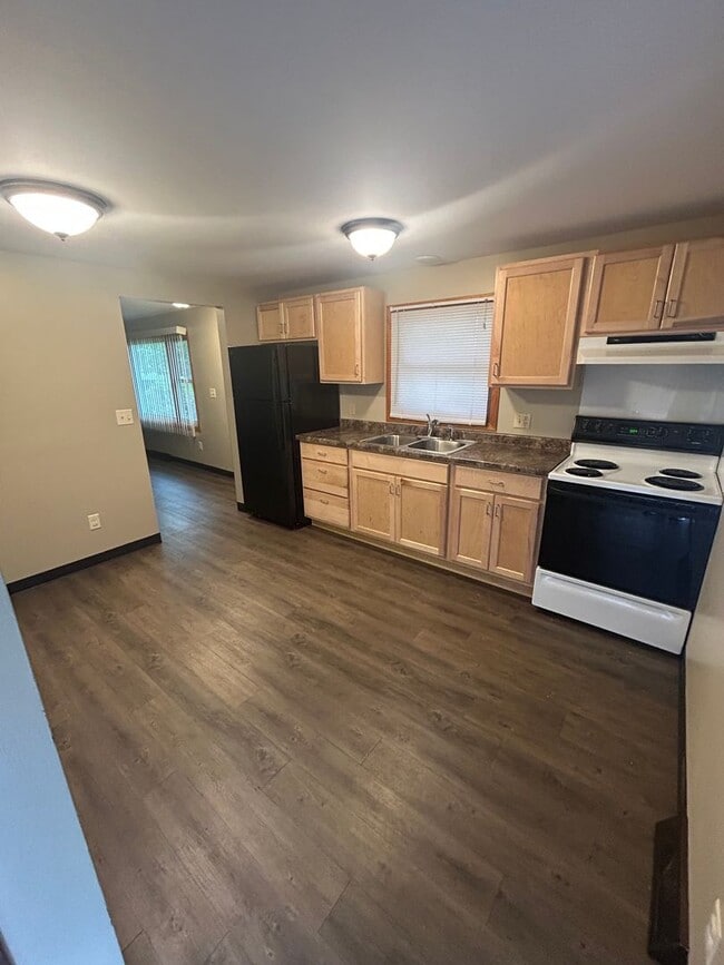 703-705 Woodbine Ave - 703-705 Woodbine Ave Apartment Unit 705