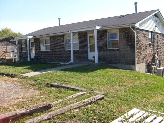 Building Photo - 754 Demaret Dr Unit 4
