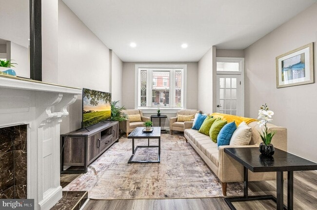 Photo - 930 N 30th St