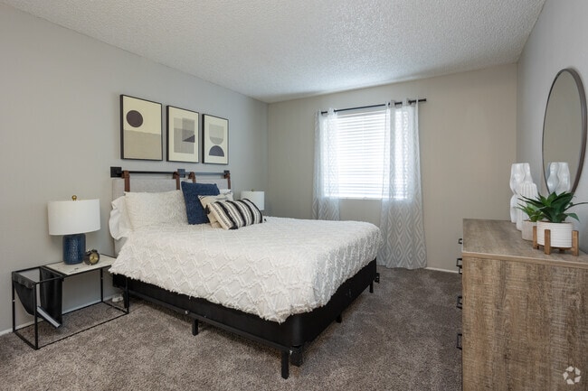 1BR, 1BA - 550SF