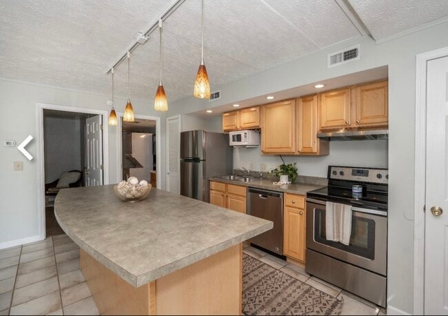 Building Photo - 2500 Warsaw Ave Unit 2500 Warsaw  21