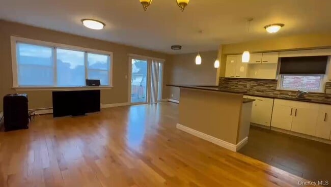 Photo - 57-32 136th St