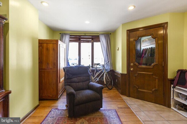 Building Photo - 3285 Chatham St