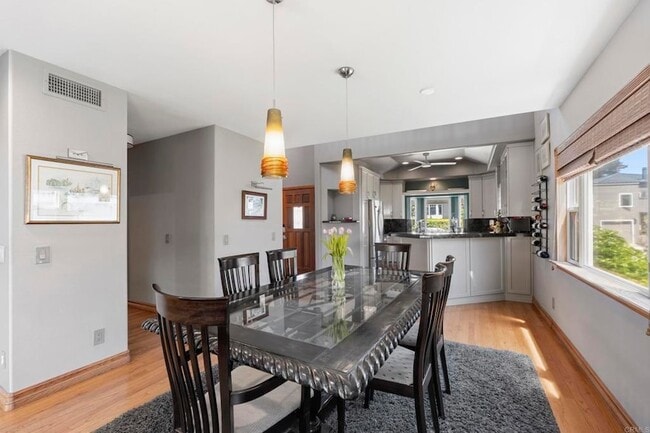 Photo - 5618 Bellevue Ave